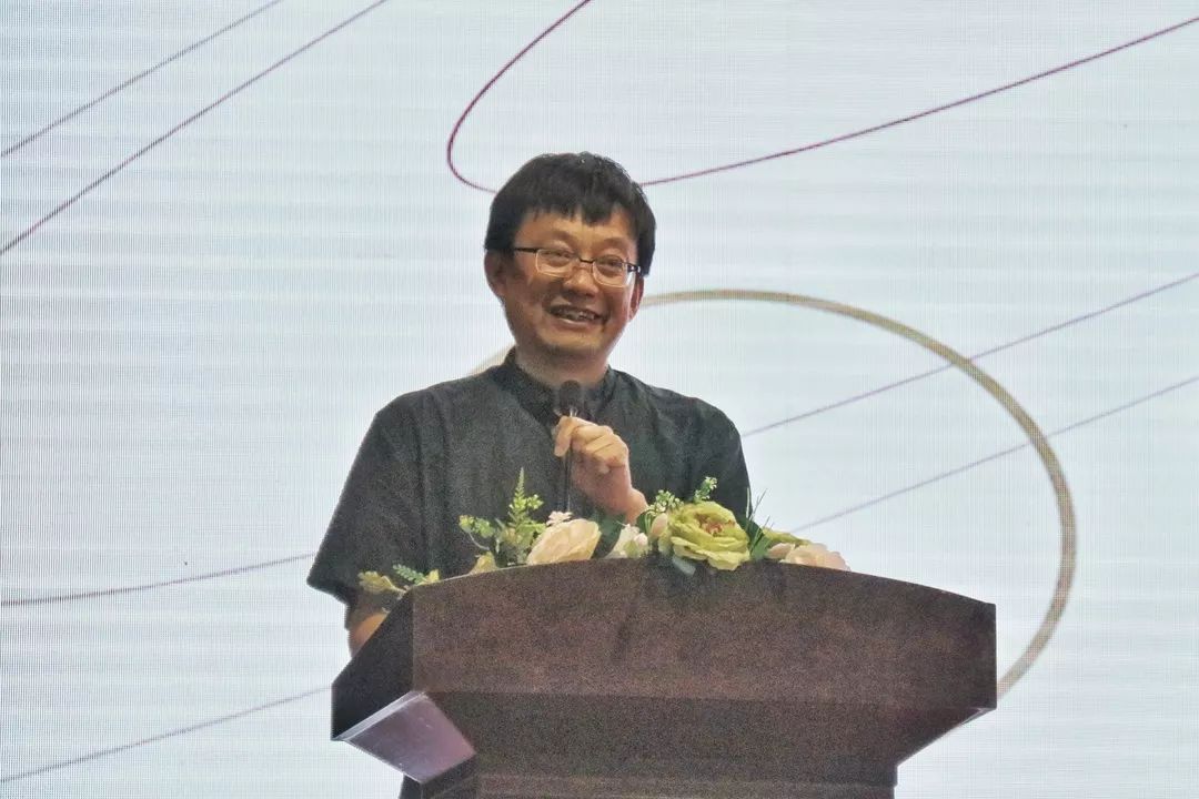 今天我们在这里举行典礼,热烈欢迎新同学成为北京林业大学园林学院大