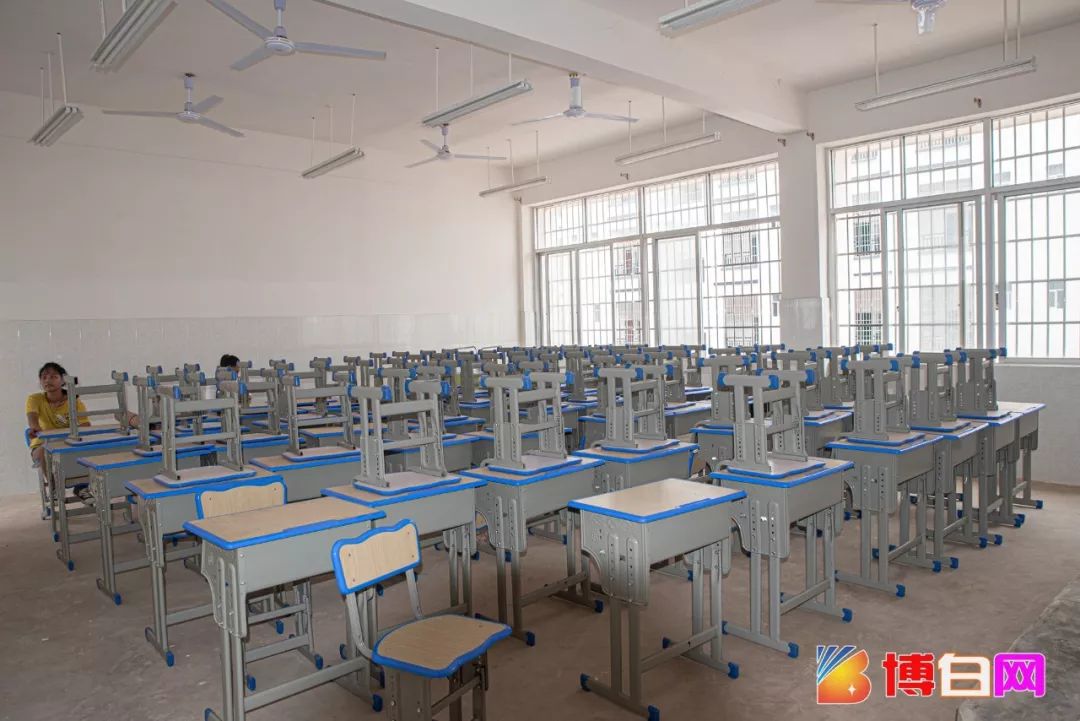 新学校新面貌昨天博白县王力中学分校新生报到全是人人人