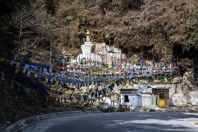 這次到位於喜馬拉雅山麓的不丹旅行,不丹的公路都是盤山山路,在出發前