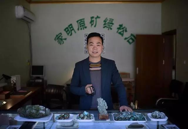 马云为郧西小伙颁奖!卖石头卖出1个多亿!_蒋家明