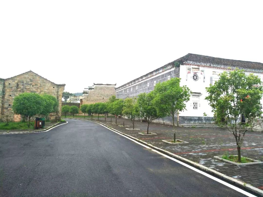 东山坝镇小源村是宁都会议召开地,也是十三五贫困村,全国重点旅游