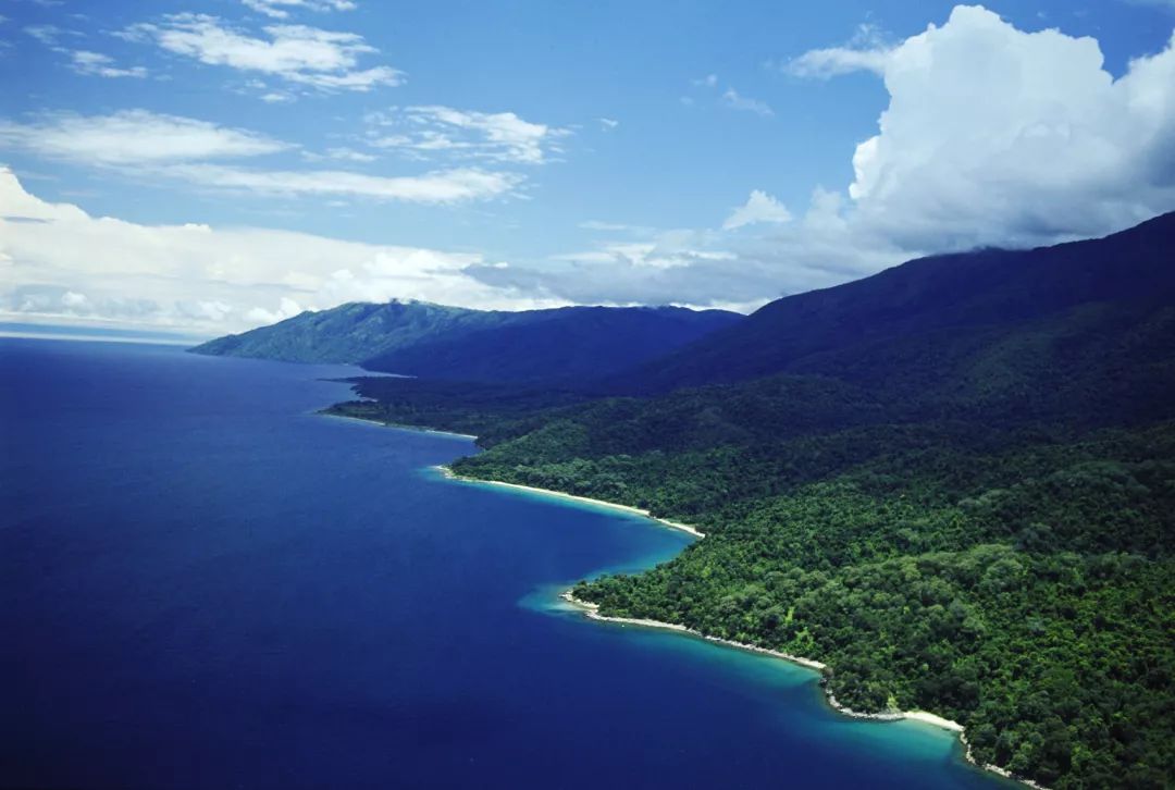 29万平方公里波光熠熠,流动蜿蜒坦噶尼喀湖似玉带东非大段裂谷南段