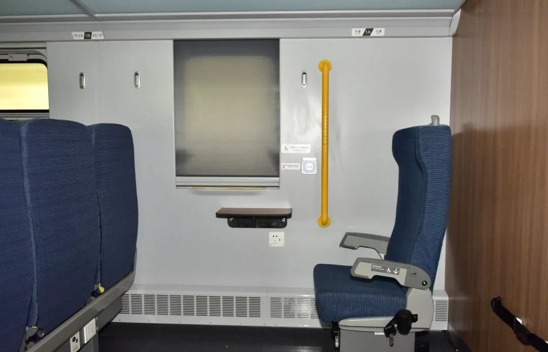 "绿巨人"复兴号动车9月6日开进乌苏!_乌鲁木齐