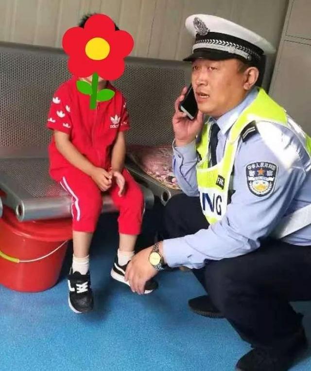 一起来认识一下这位警察叔叔吧~他挺身而出的身影让我们安心!