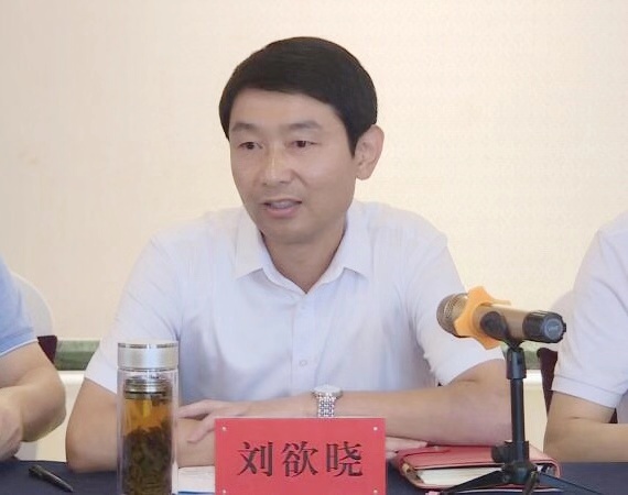 9月2日,市人大常委会副主任梅咏成率视察组来我县开展《湖北省乡镇