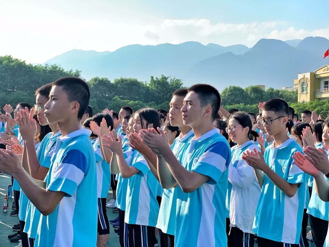 与祖国共呼吸用实践促成长磨炼意志开启崭新高中生涯福州二中2019级