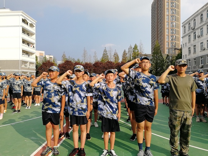 合肥怡文学校举行2019年军训汇报表演暨军训结业典礼