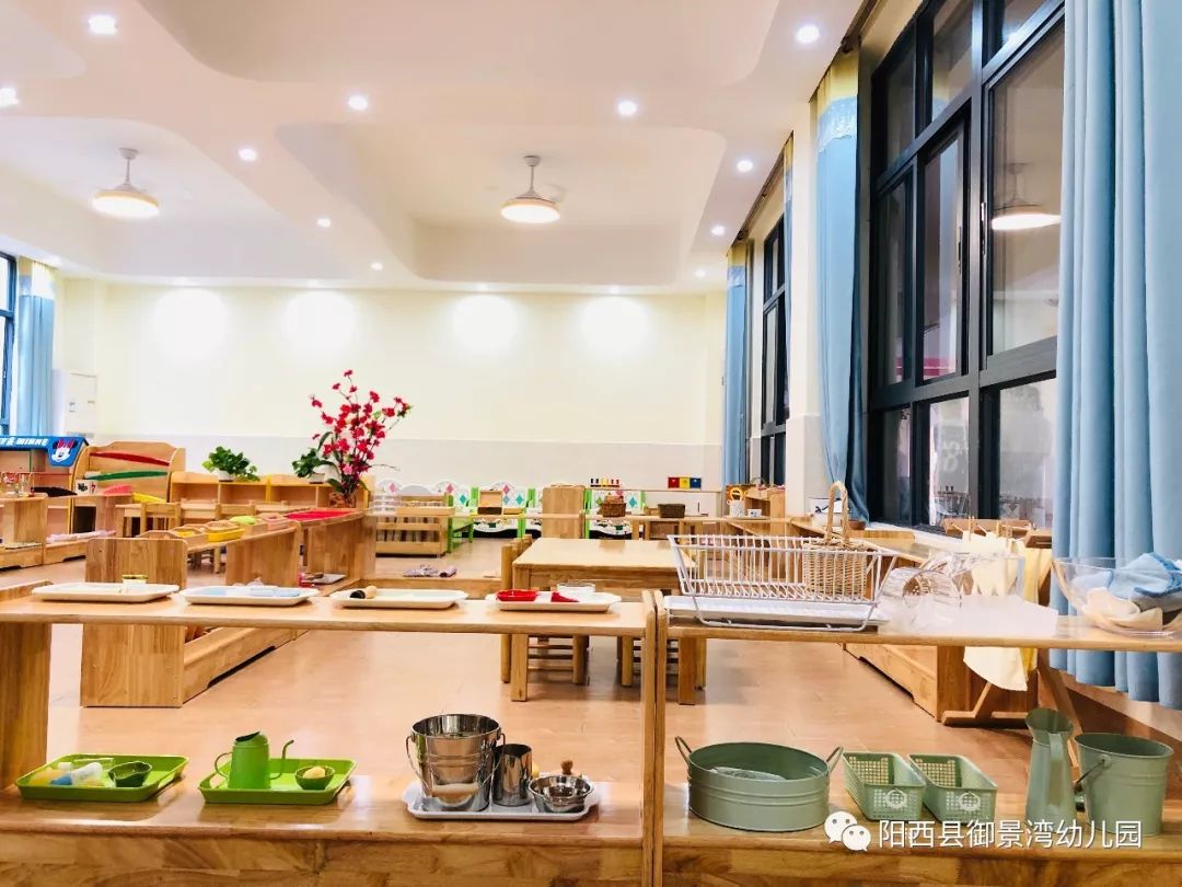 班级详情随着心理胚胎期的逐步成熟,我们专业的蒙氏老师通过环境创设