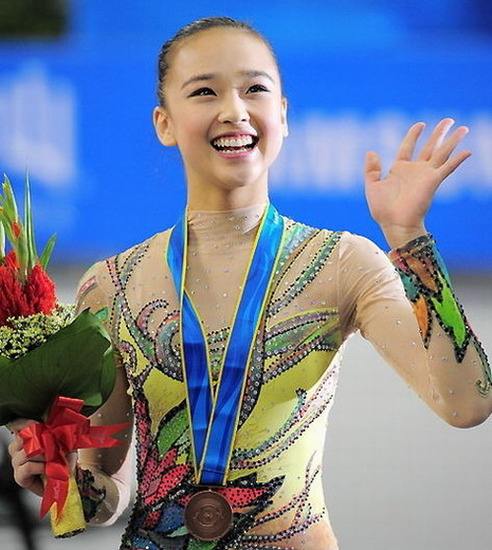 韩国体操女神,曾公开隔空示爱我国游泳名将,如今25岁依旧单身_孙研