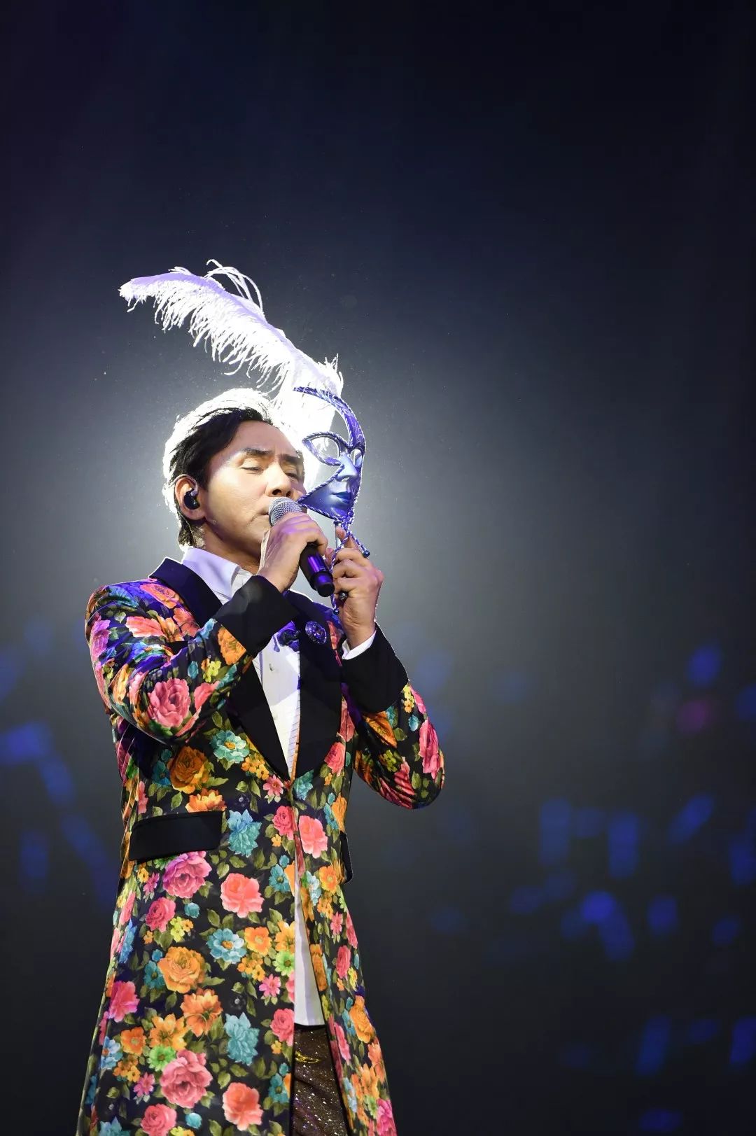 黄凯芹五光十色巡回演唱会中山站完美落幕12月7日深圳站见