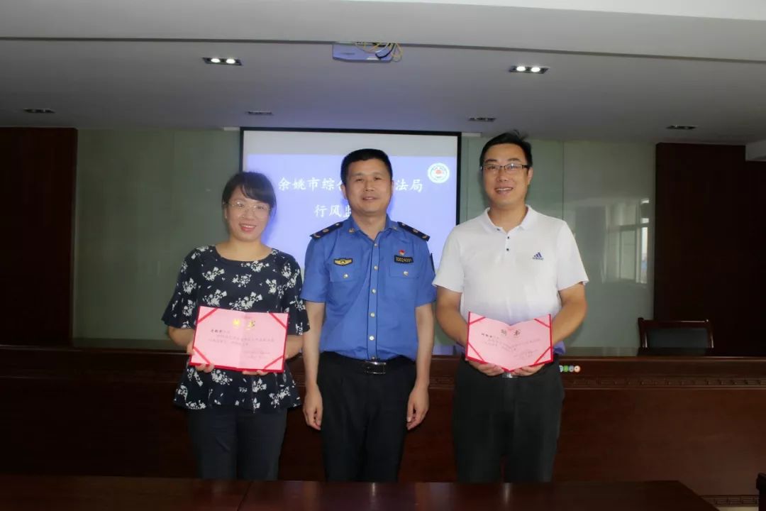 随后,市综合行政执法局党委书记,局长陈冠民汇报了市综合行政执法局的