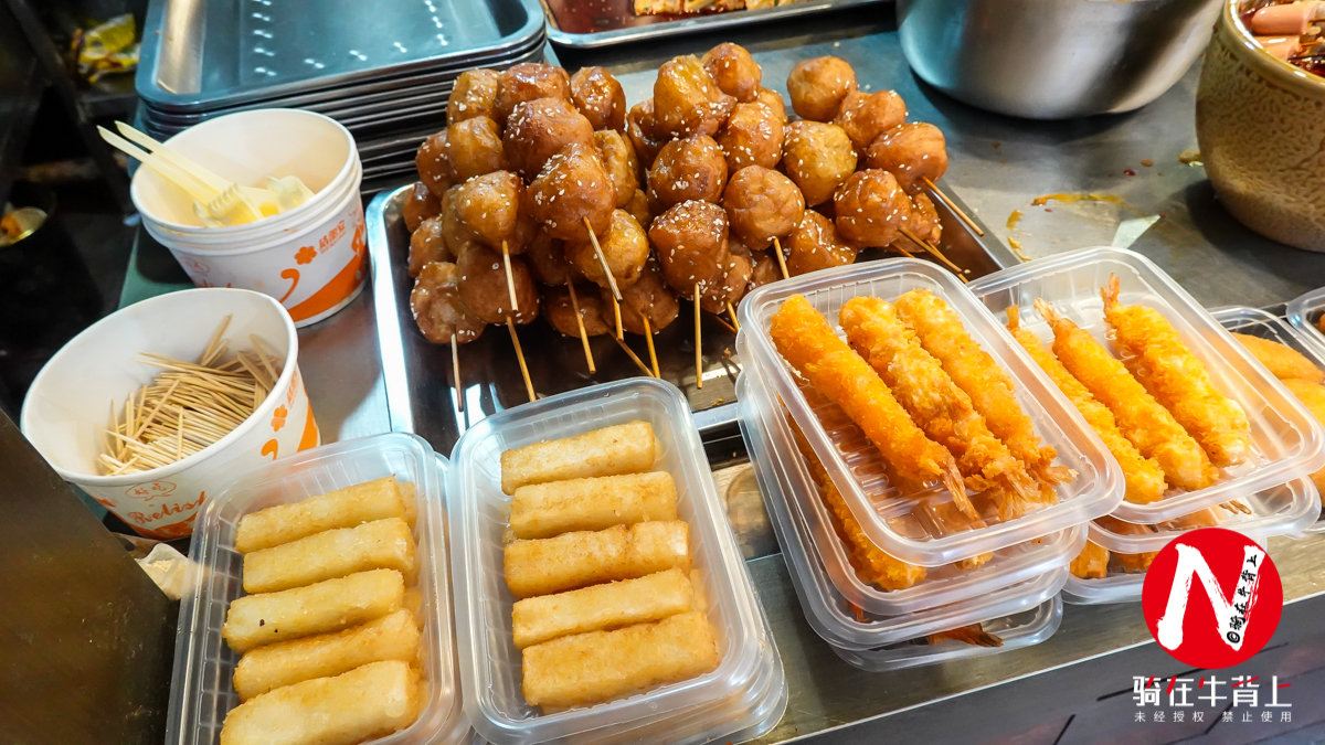 成都一条小巷子本地人不去外地游客都会去网红小吃摊数不胜数