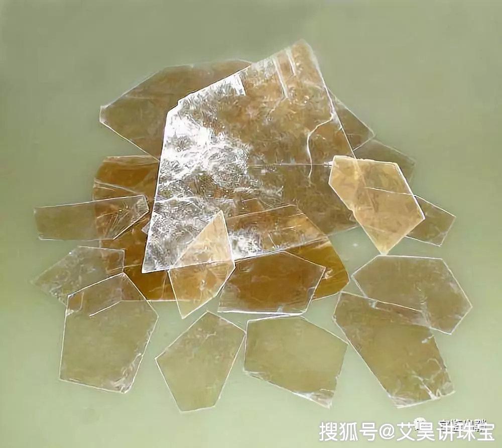 粒状的沙弗莱下图为粒状的萤石刚刚我们讲到,矿物的真实形态与环境密