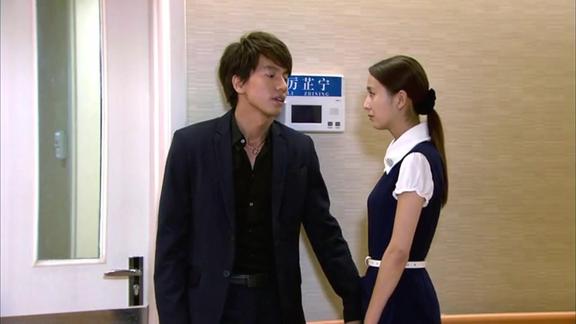 恋恋不忘 吴桐哭了 总裁厉仲谋看到心疼得直接拥抱的哄她 暖心