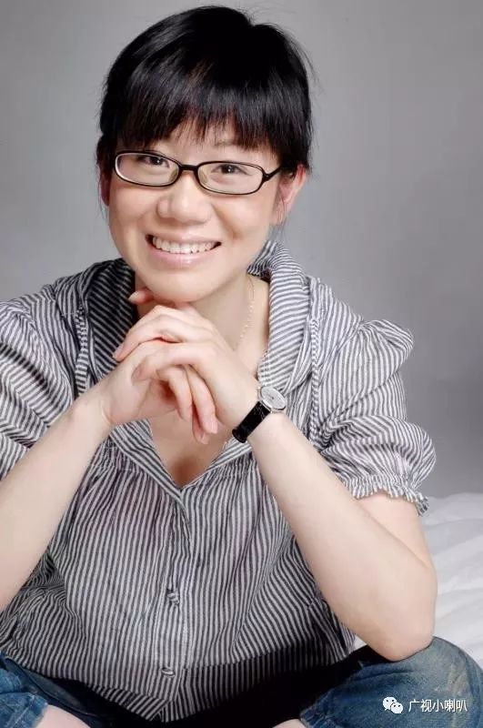 周华玮《广丰新闻》文编,记者,国家一级播音员,普通话一级乙等.