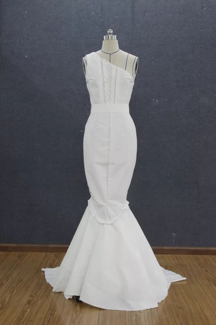 一次看个够!创意立体剪裁——白坯布服装造型设计