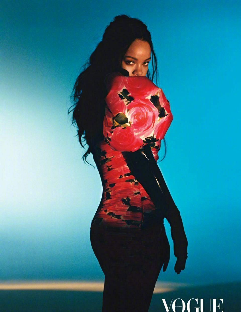 31岁蕾哈娜登封面如王者归来土气色愣穿出女王范别人驾驭不来