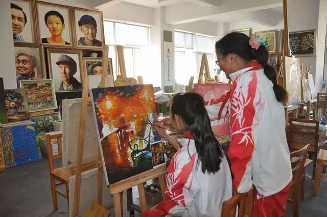 我单方面宣布昆八中火了