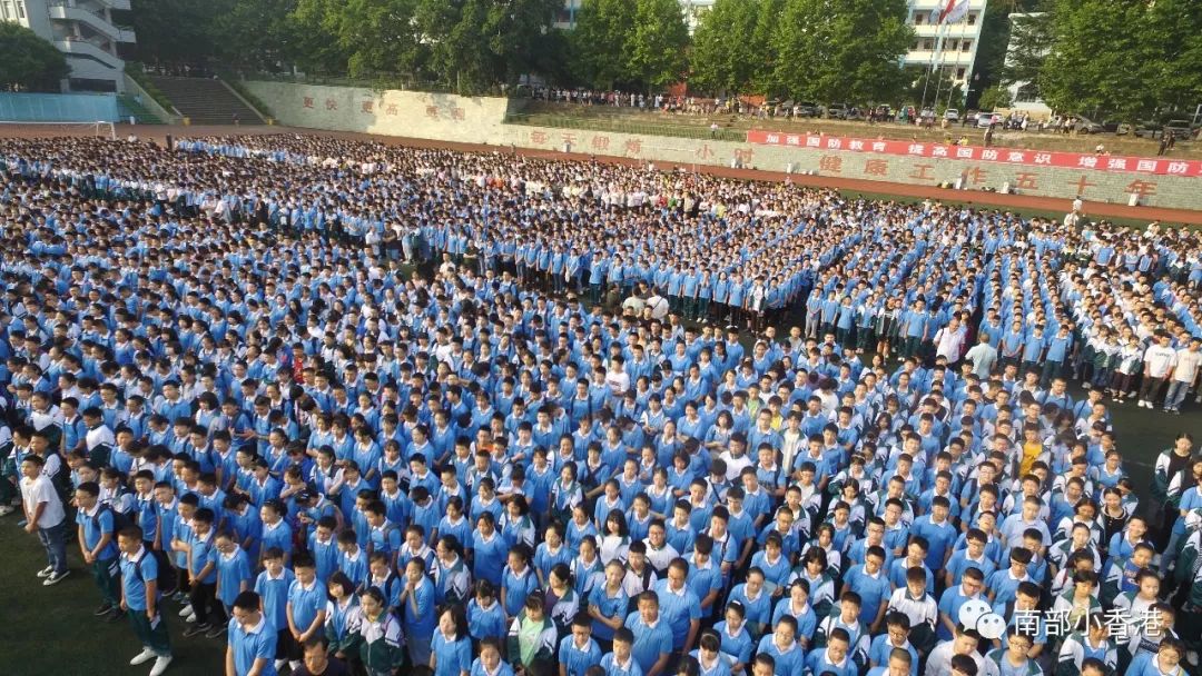 昨天,南部这所学校人山人海