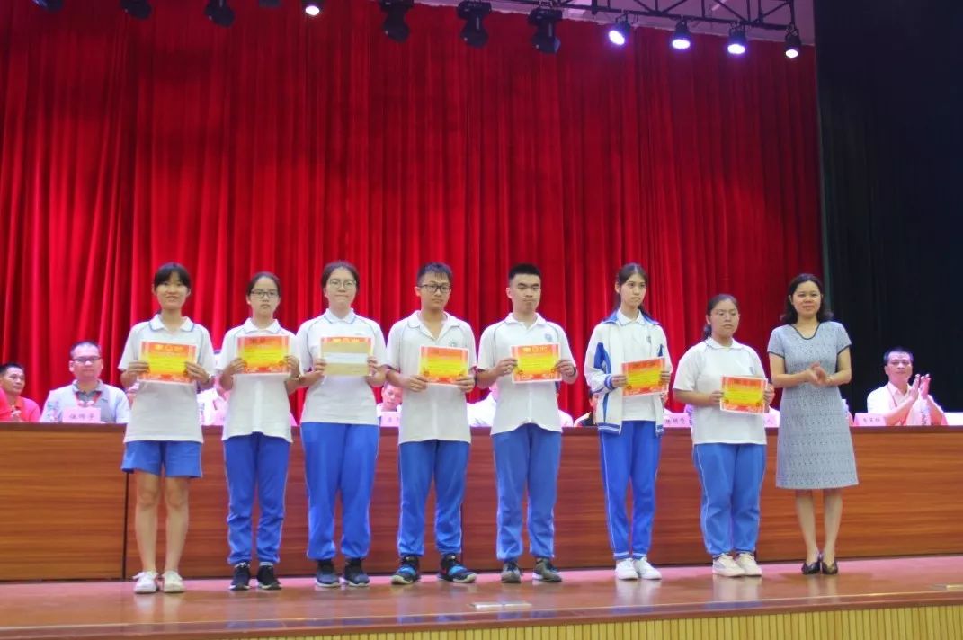 新兴一中举行20192020学年开学典礼