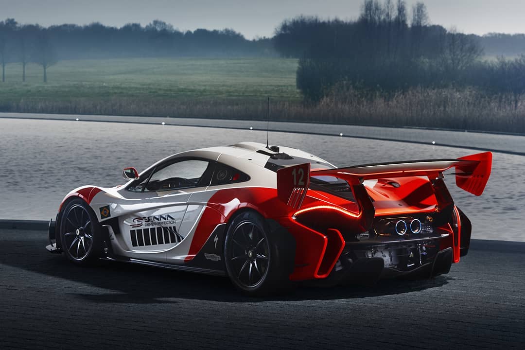 一辆采用malboro红白涂装的迈凯伦p1 gtr!