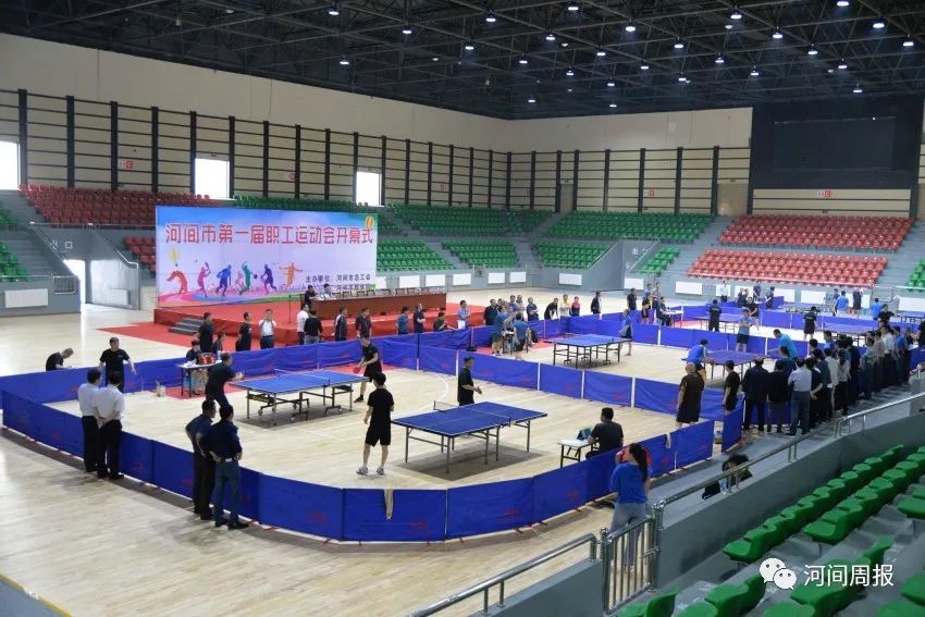 河间市体育馆在原市一中篮球馆基础上进行改造.