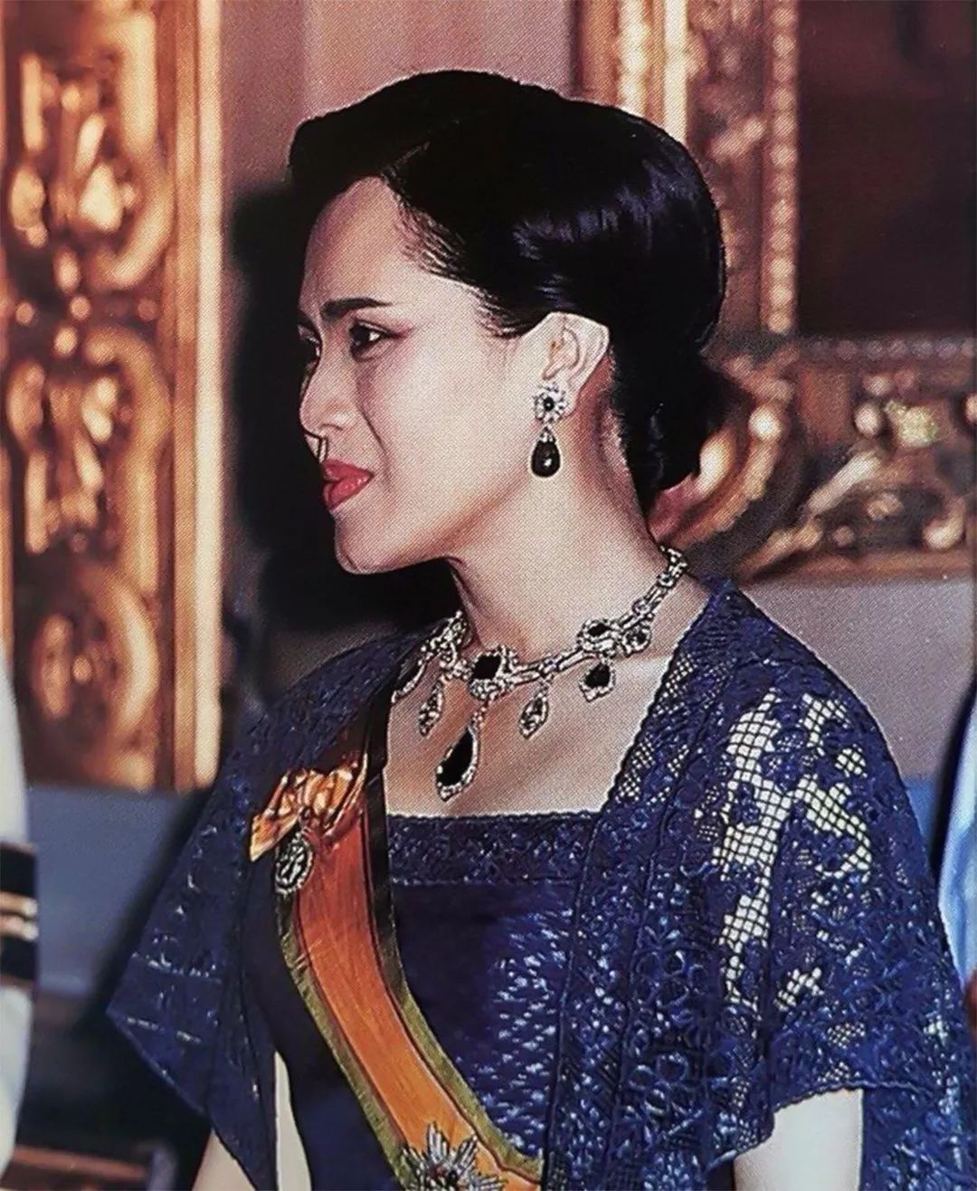 泰老国王有多宠爱诗丽吉看看她的珠宝盒就知道了可惜却被绿了