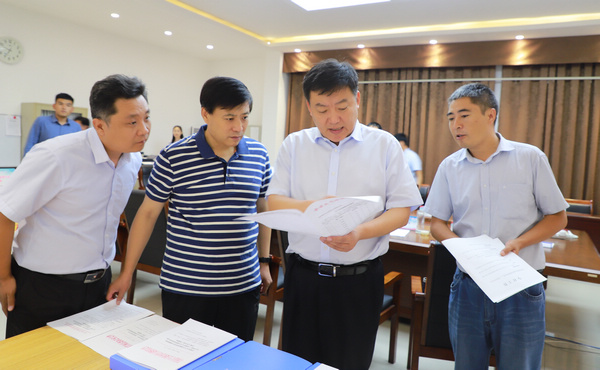 县委常委,县政府副县长贾连璋,县政府副县长张振群参加