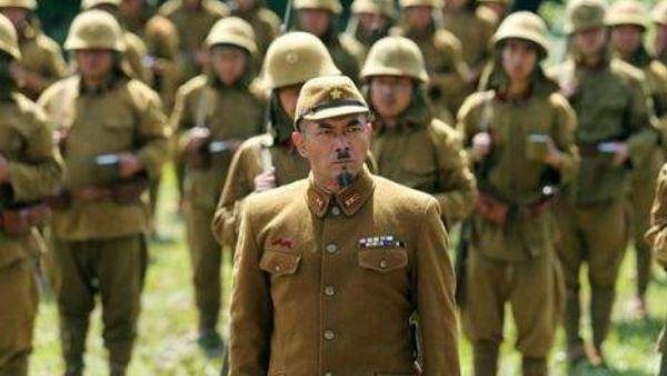 的家族没有任何一人参与过侵华战争,在这部剧中出现一个鸠山的姓氏