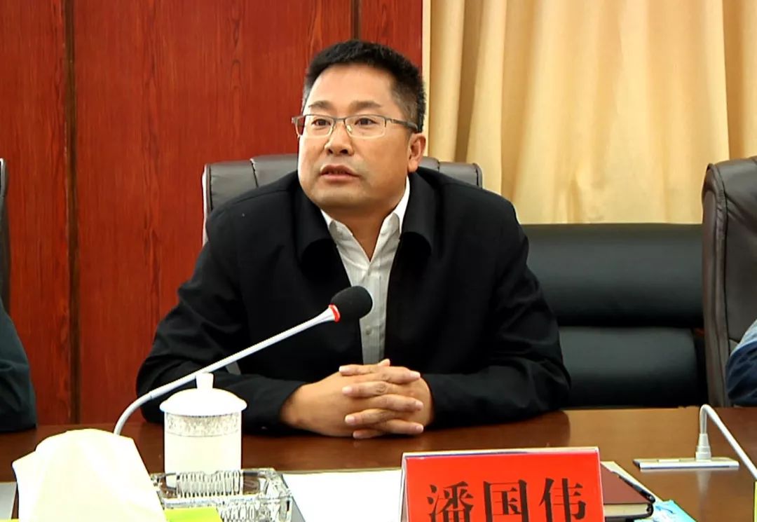 会议由四川福彩中心阿坝分中心主任古孟义主持,州委常委,副州长潘国伟