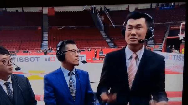 男篮惜败真的太痛心 王仕鹏赛后情绪失控捂脸痛哭