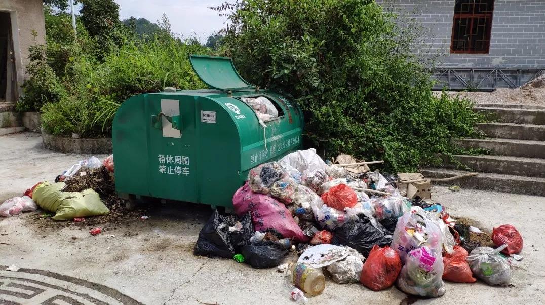 麻江县:乡村振兴示范村里垃圾成堆