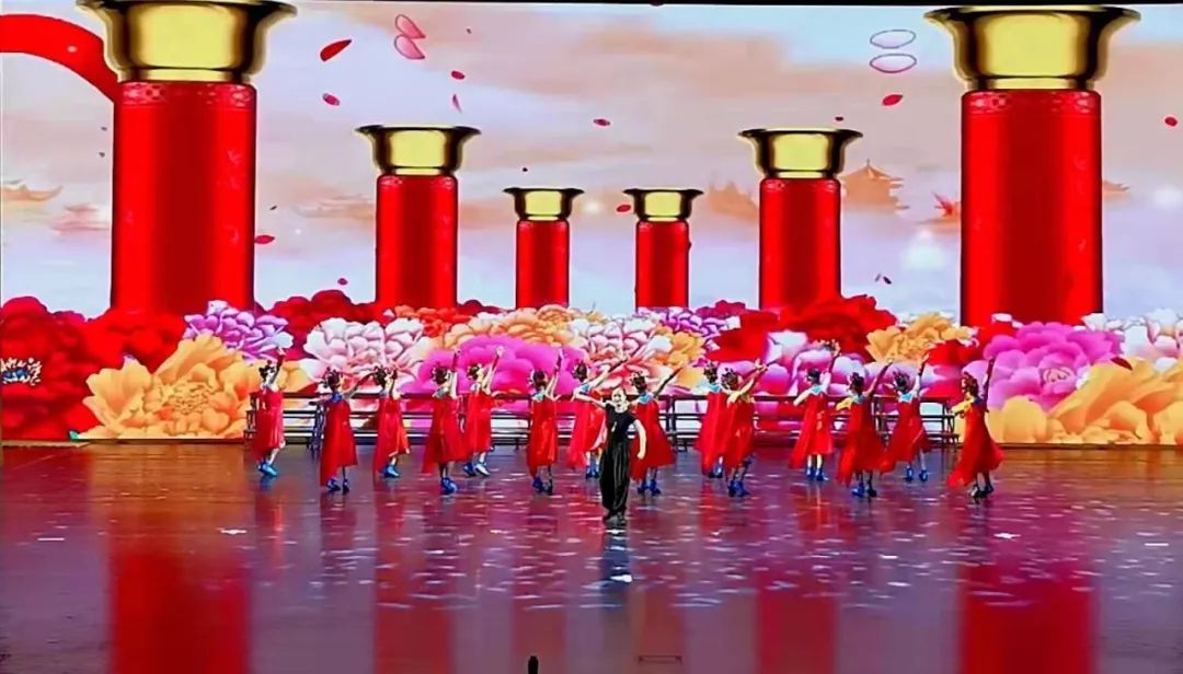 8月23日江汉油田老年大学获第七届全国老年大学文艺汇演舞蹈类金牡丹