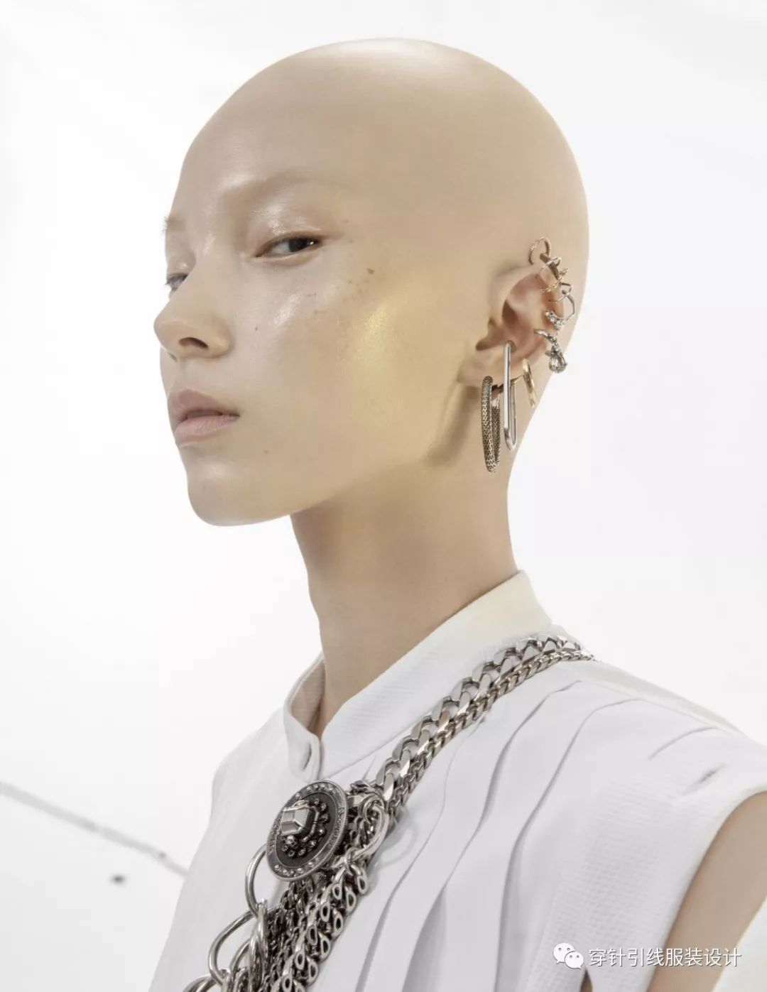 光头登封面,仿真头颅,为了科幻未来,时尚界都做了哪些?