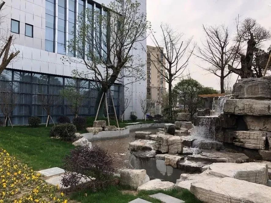 圣德书院聘请贵州厚德铭隆投资有限责任公司董事长李彬先生为院董