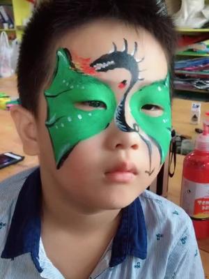 脸部彩绘什么的不在话下说画就画60个小朋友啊好想哭快给我点求安慰