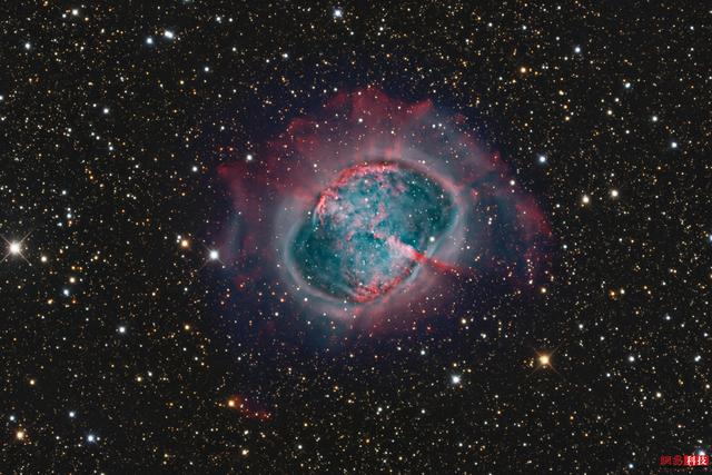 外媒天文图片精选:太空星云之美难以言表