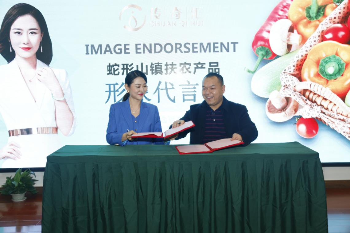 是著名仪态模特导师,也是两个优秀孩子的母亲,担任星念商学院院长,星