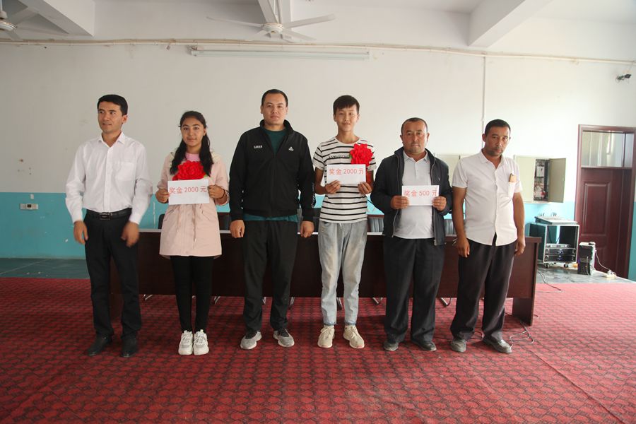 真羡慕伽师县这个村为大学生发放奖励金