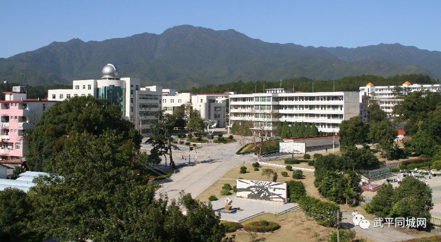 武平一中举行开学仪式,看看师生中有你熟悉的身影吗?