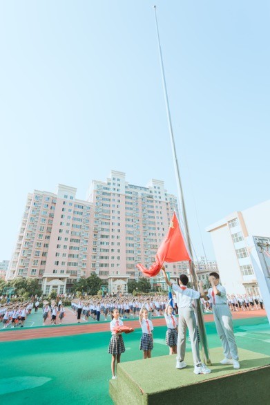 红领巾向未来报到济南市新世界小学开学典礼