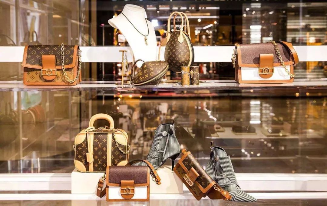 日常穿用奢侈品全球出差住五星lv2020校招正式启动起薪20w不限专业送