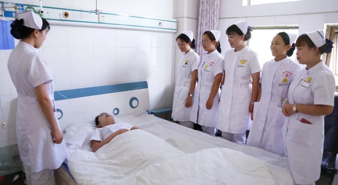 今天我来当患者遂平仁安医院内五科开展护士换位体验活动