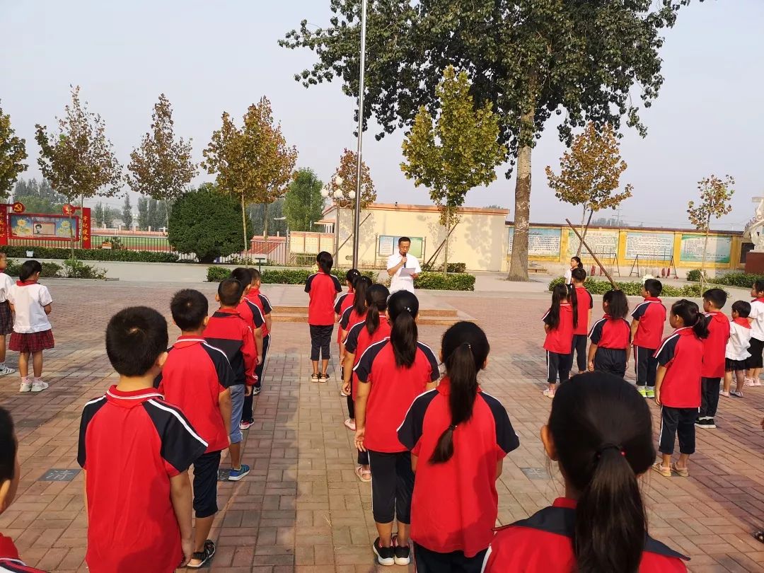 周村区南郊镇八里小学举行开学典礼