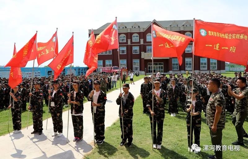 教官展示漯河五中校长李继勋提出要求现场