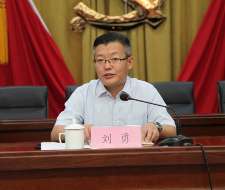 帮扶责任人公示牌上墙 助力打赢脱贫攻坚战——圣井街道召开扶贫工作