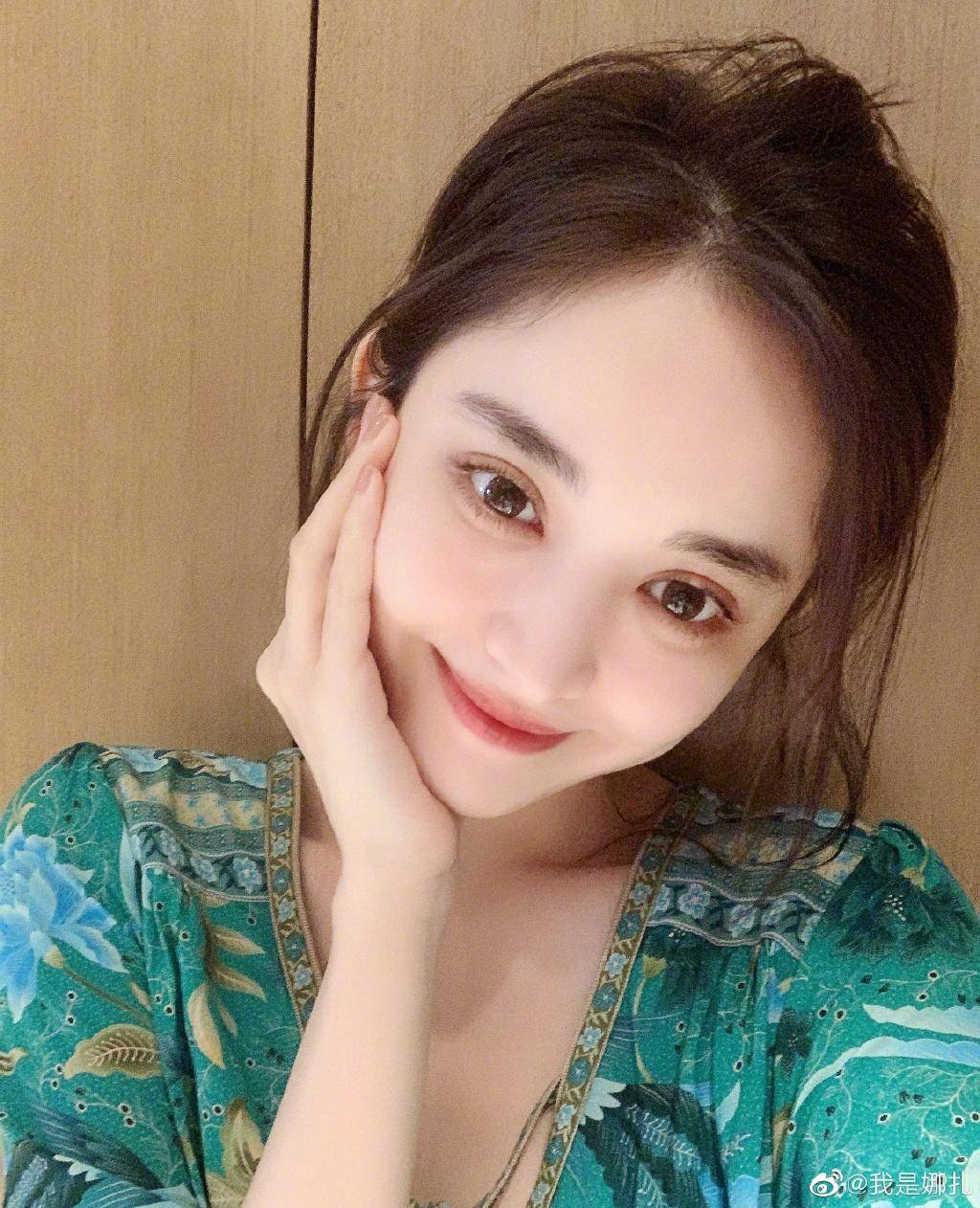 原创13个女明星的韩系自拍照同样的粉嫩公主风你觉得谁最美