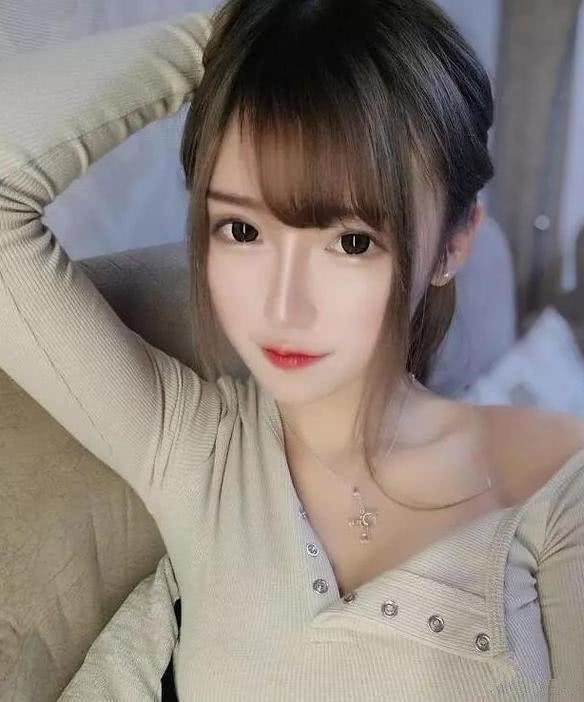 lol解说腐团儿与旭旭宝宝宝哥看过她很多写真作品纯欣赏