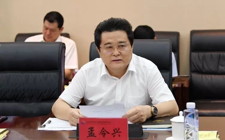 孟令兴代表枣庄市委市政府,围绕退役军人安置工作,从强化组织领导