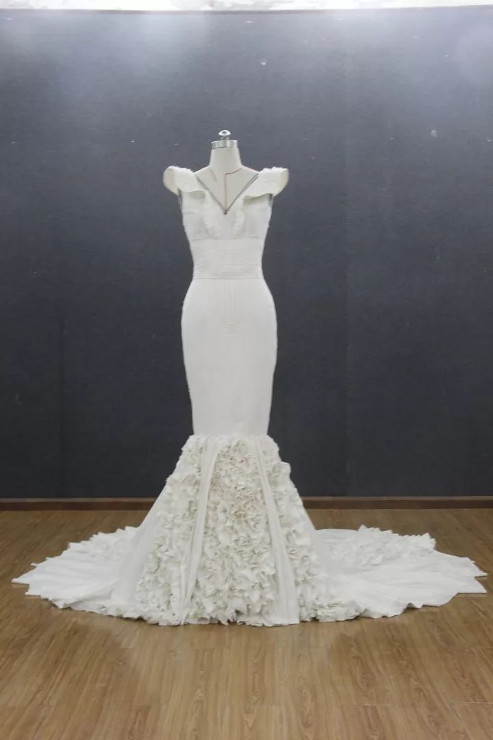 一次看个够!创意立体剪裁——白坯布服装造型设计